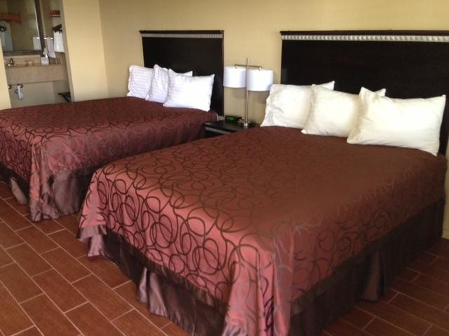 Studio Inn & Suites Kitchenettes Jourdanton Room photo