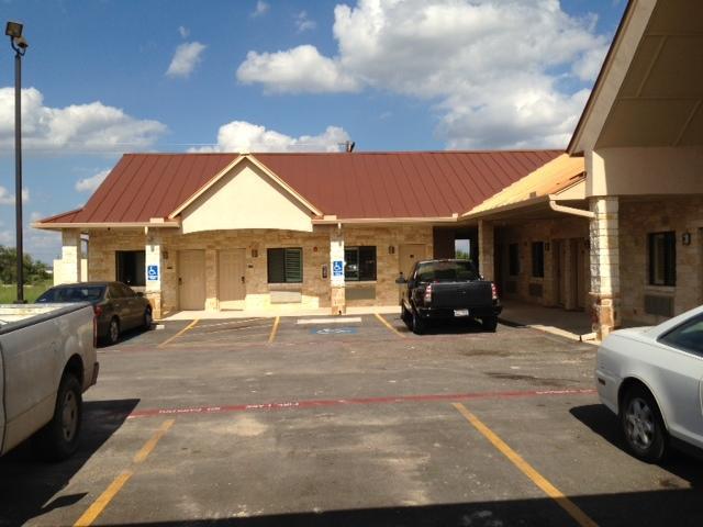 Studio Inn & Suites Kitchenettes Jourdanton Exterior photo