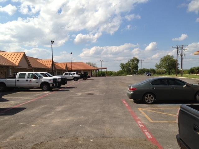 Studio Inn & Suites Kitchenettes Jourdanton Exterior photo