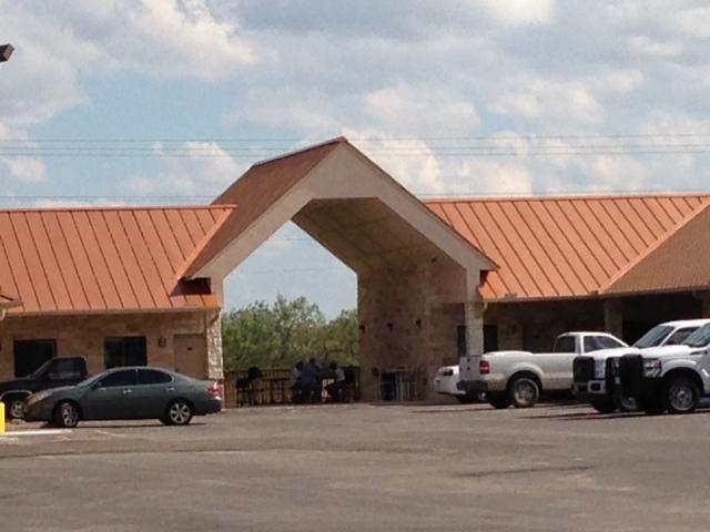 Studio Inn & Suites Kitchenettes Jourdanton Exterior photo